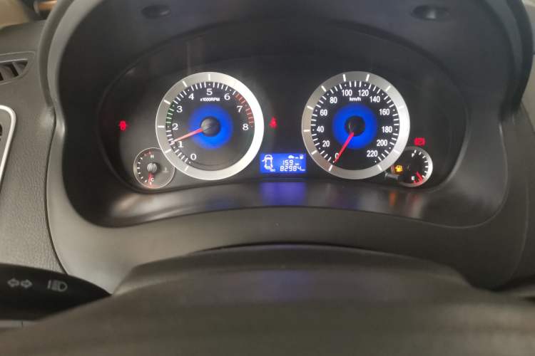 Used Geely Auto Diamond 2016 1.5L Manual Entry-Level Trim Odometer Close Up