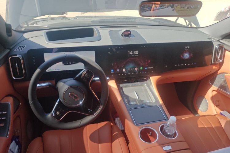 Used Hima AITO M8 2025 Extended-Range Max+ Version 53.4 kWh 6-Seater Edition Center Console