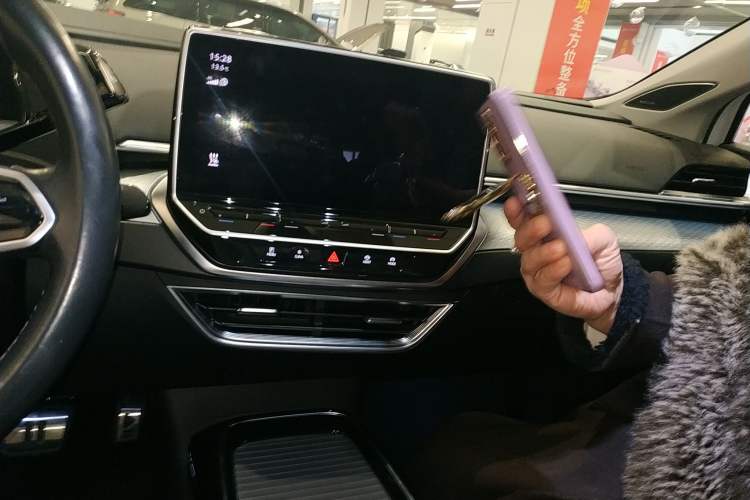 Used Volkswagen ID.6 X 2022 Kinergy Four-Wheel Drive Edition Audio And AC Panel