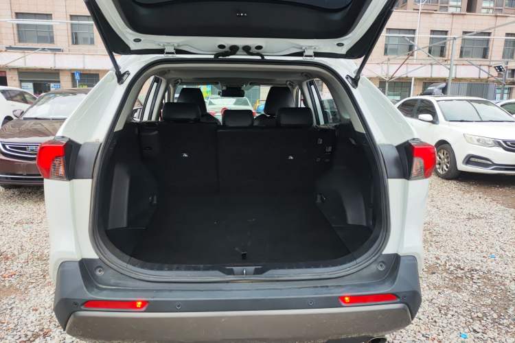 Used Toyota RAV4 2021 2.0L CVT Two-Wheel Drive Fashion Edition