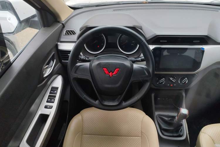 Used Wuling Hongguang 2021 1.5L S Comfort Edition LAR Steering Wheel
