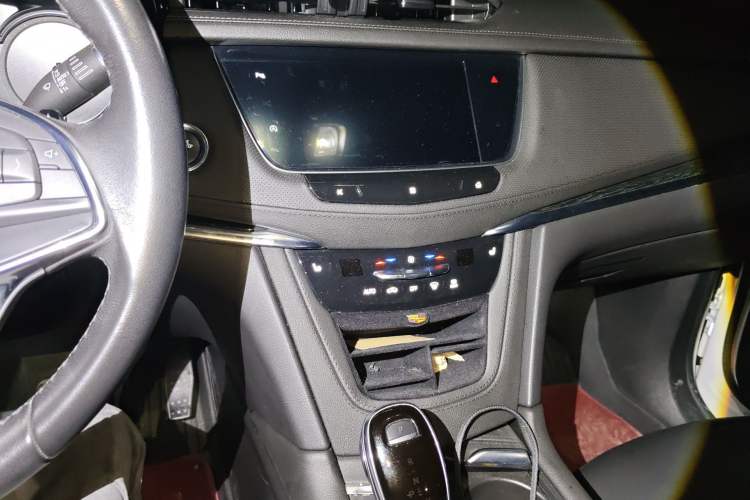 Used Cadillac XT5 2020 28T Luxury Version Audio And AC Panel