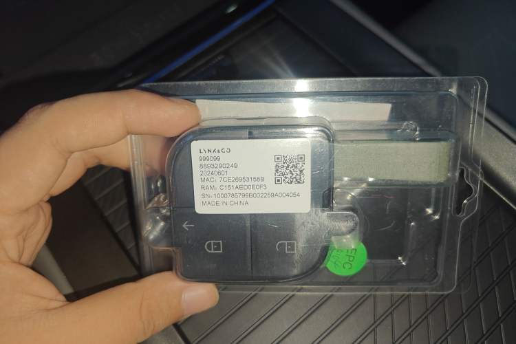 Used Lynk & Co 08 EM-P 2025 220 km All-Wheel-Drive Performance Halo Vehicle Key