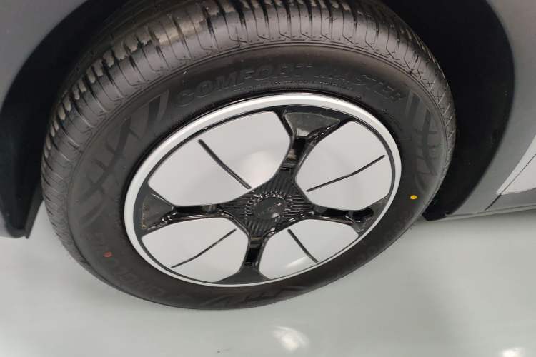 Used Geely Galaxy Geome 2025 310km Youth Edition Exterior 4