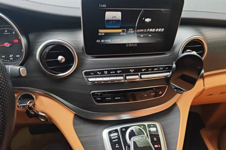 Used Mercedes-Benz V-Class  Audio And AC Panel