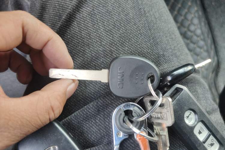 Used JMC Fushun 2023 2.0T Manual Short-Wheelbase Mid-Height Commercial Multi-Purpose 5-Seater Passenger Vehicle