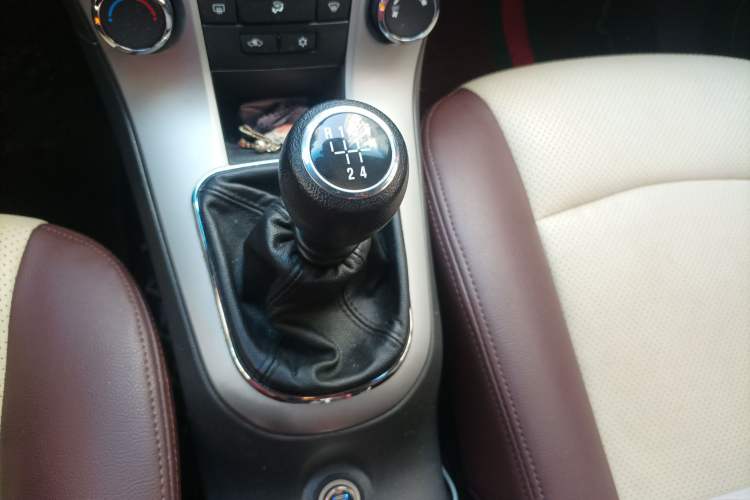 Used Chevrolet Cruze 2011 1.6L SE MT Transformers Edition