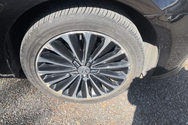Used Volkswagen Passat 2016 330TSI DSG Prestige Edition Right Front Wheel Hub
