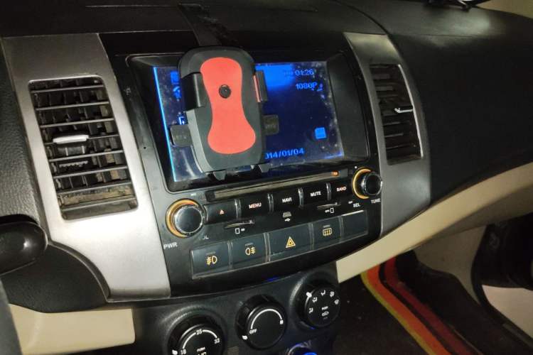 Used Land X8 2012 Explorer Edition 2.0T Diesel 4x2 Luxury Model
