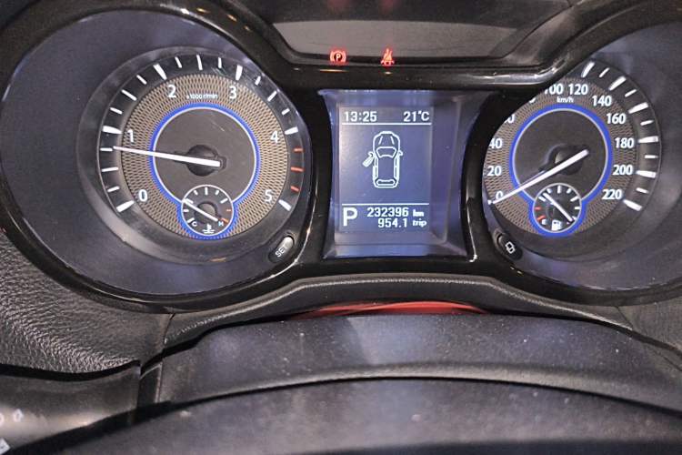 Used JMC Yusheng S350 2013 2.4T Automatic 2WD Diesel Luxury Edition 5 Seats Odometer Close Up