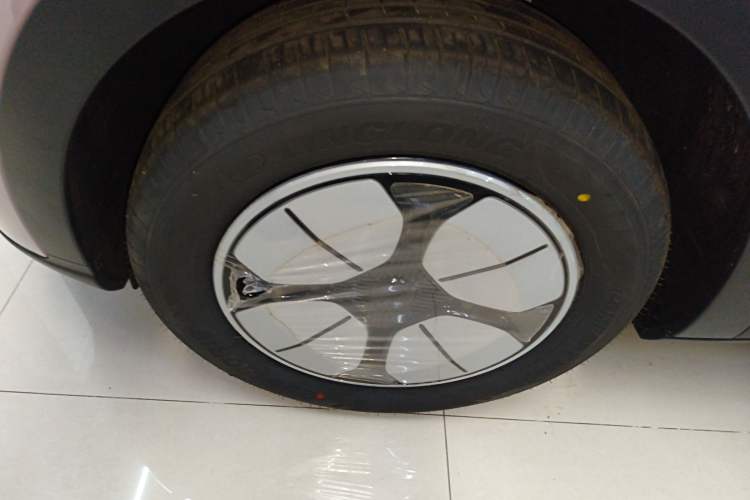 Used Geely Galaxy Geome 2026 Model 310km Youth Edition Left Front Wheel Hub