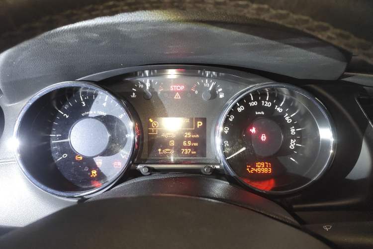 Used Peugeot 3008 2015 1.6THP Automatic Trend Edition Instrument Cluster