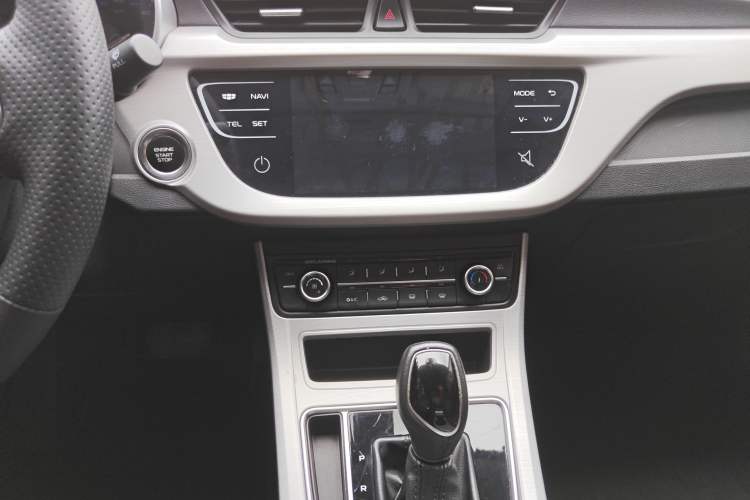 Used Geely Auto Vision 2018 1.5L Automatic Prestige Model Audio And AC Panel