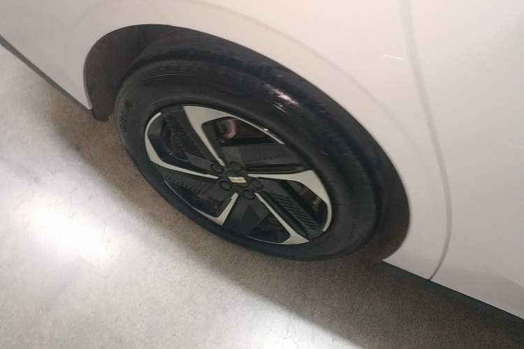 Used Geely Galaxy L6 2023 125km PLUS