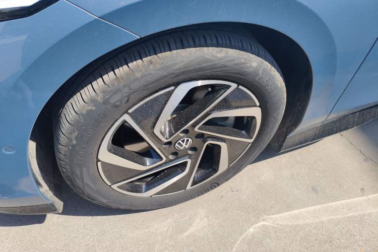 Used Volkswagen ID.7 VIZZION 2024 PRO Model Left Front Wheel Hub