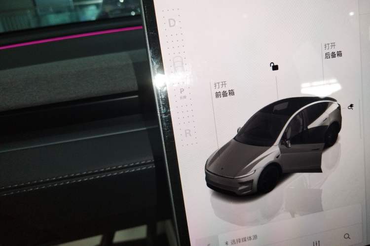 Used Tesla Model Y 2025 Rear-Wheel-Drive Version