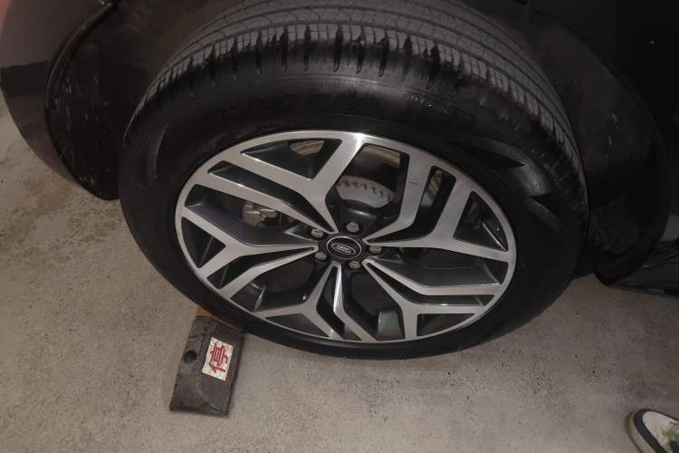 Used Land Rover Range Evoque 2022 Aurora L 249 PS R-Dynamic Luxury Edition Right Rear Wheel Hub