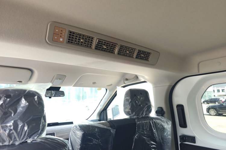 Used Ruichi EC75 2025 Model Passenger Vehicle Smart Driving Ultra-Charging Edition, Pioneer Type I, 52.16 kWh
