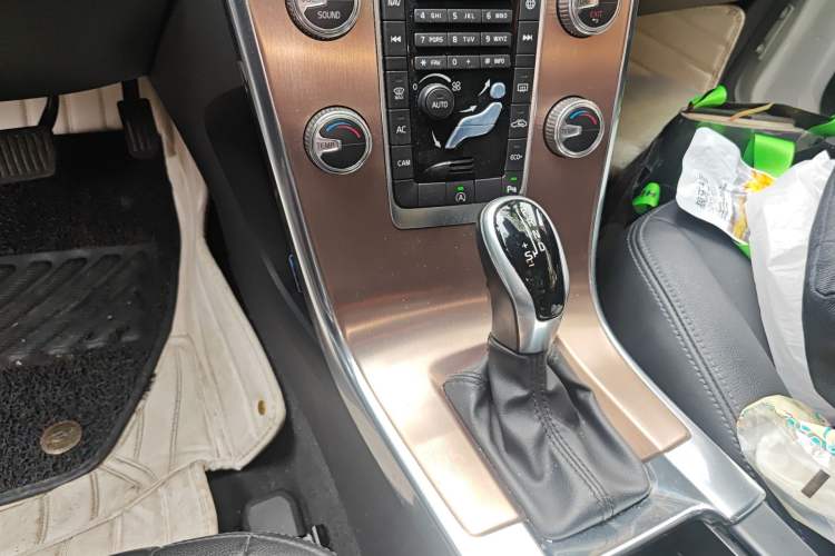 Used Volvo XC60 2017 T5 Smart Upgrade Edition Gear Lever