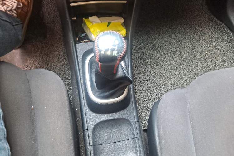 Used Nissan Sylphy 2016 Classic 1.6XE Manual Leading Edition Gear Lever