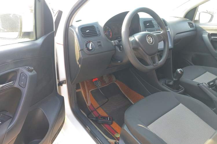 Used Volkswagen Polo 2016 1.4L Manual Fashion Model Driver Seat