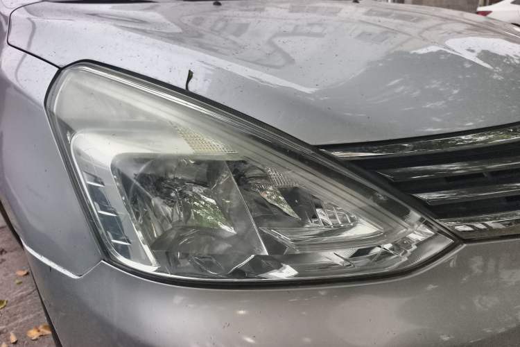 Used Nissan Livina 2013 1.6XE Manual Comfort Edition