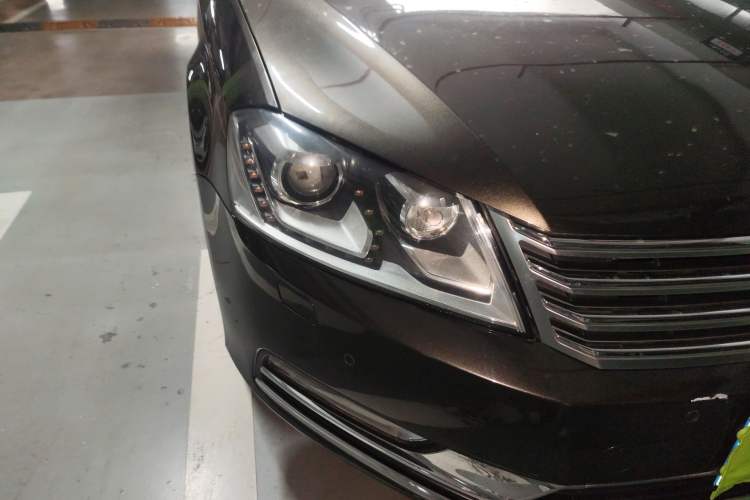 Used Volkswagen Magotan 2015 Revised Version 2.0 TSI Luxury Edition Right Front Headlight