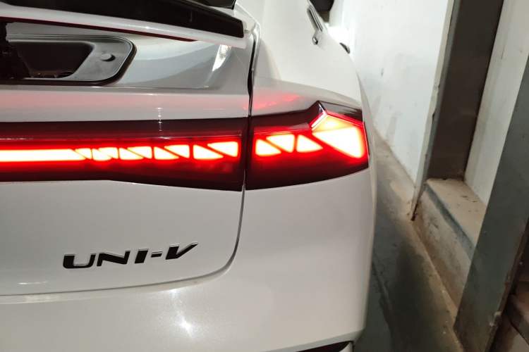 Used CHANGAN UNI-V 2024 1.5T Prestige Edition
