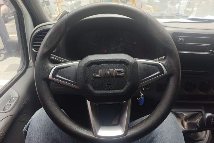 Used JMC Transit 2019 2.8T Commercial Version Short Wheelbase Low Roof 6-Seater China VI Emission Standard JX493