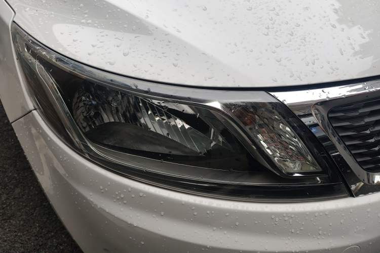 Used Kia K2 2012 Sedan 1.4L Automatic GLS Commemorative Edition Right Front Headlight