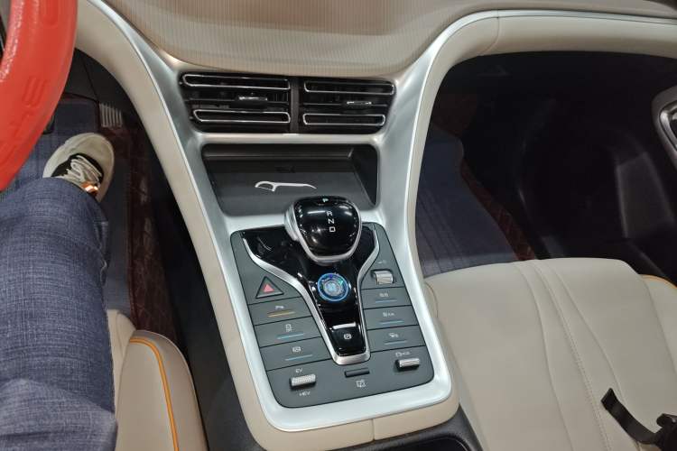 Used BYD Song Pro New Energy 2023 Champion Edition DM-i 71KM Navigation Model
