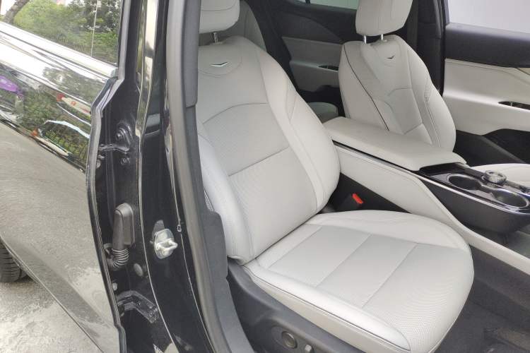 Used Cadillac GT4 2023 25T Luxury Model
