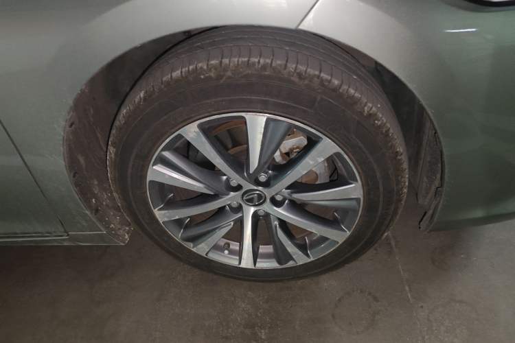 Used Lexus ES 2020 300h Premier Edition Right Front Wheel Hub