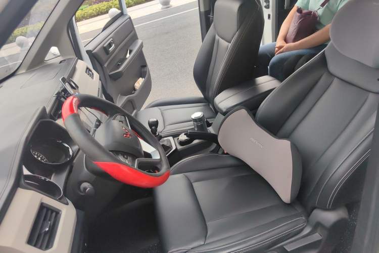Used Wuling Zhengcheng 2021 1.5T Manual Luxury Commercial Vehicle Left Front Seat