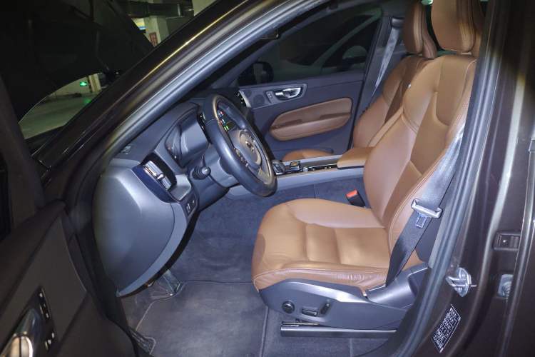 Used Volvo XC60 2022 B5 4x4 Zhiyi Luxury Edition Left Front Seat