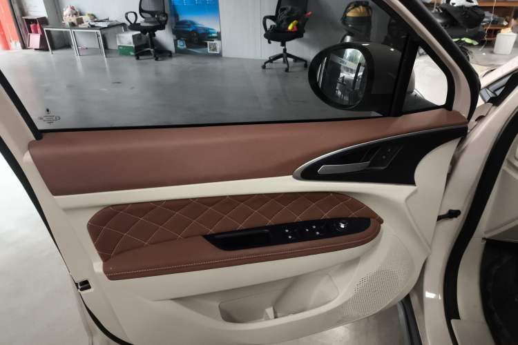 Used ORA Good Cat 2023 401 km Standard Range Premium Version Lithium Iron Phosphate
