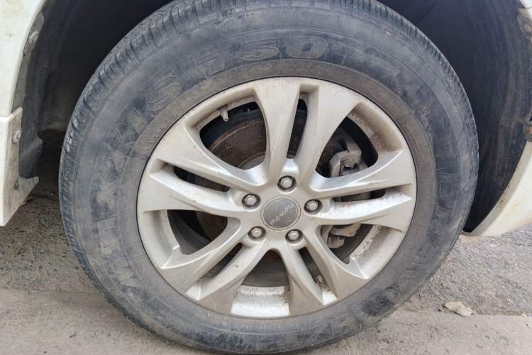 Used Haval H6 2015 Upgraded Model 1.5T Manual Two-Wheel Drive Elite Version Right Front Wheel Hub