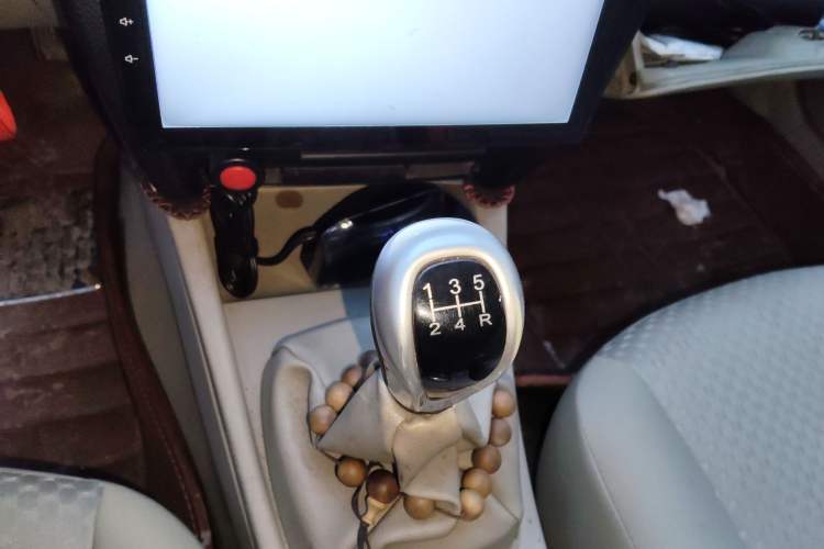 Used Soueast V3 Lingyue 2014 1.5L Manual Smart Edition Gear Lever