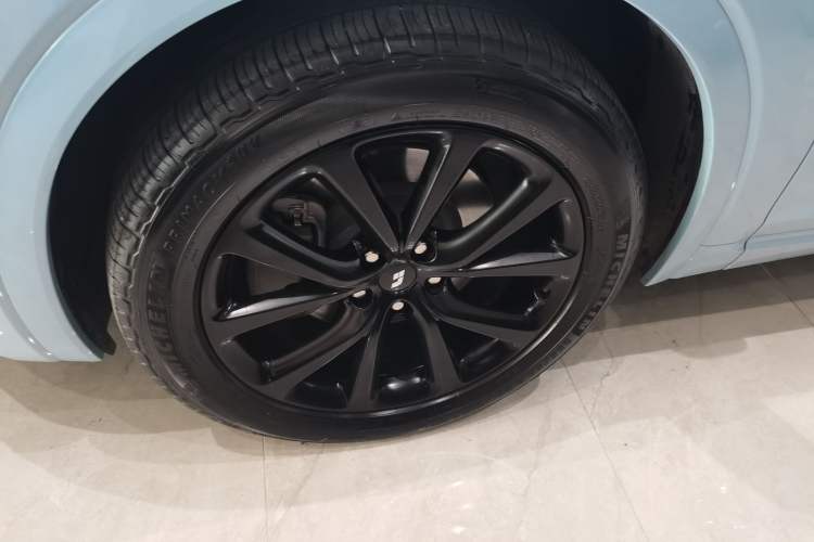 Used Li Auto ONE 2021 Extended-Range 6-Seater Version Left Front Wheel Hub