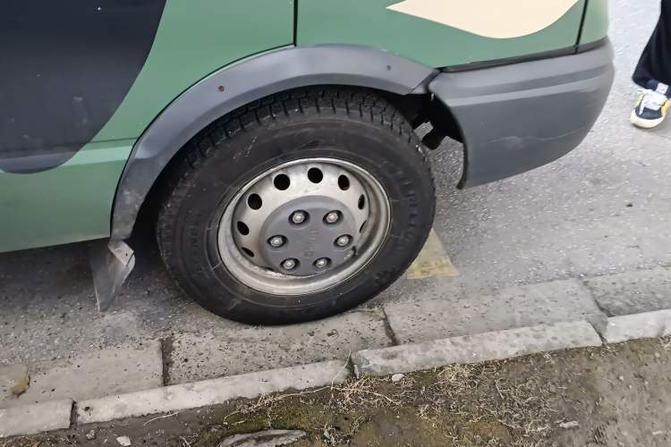 Used Iveco Daily 2014 2.5T-A35 NJ6484ACM47Z4
