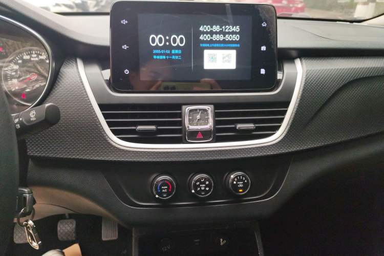 Used Baojun 730 2021 1.5L Manual Fashion Version 7 Seats Audio And AC Panel