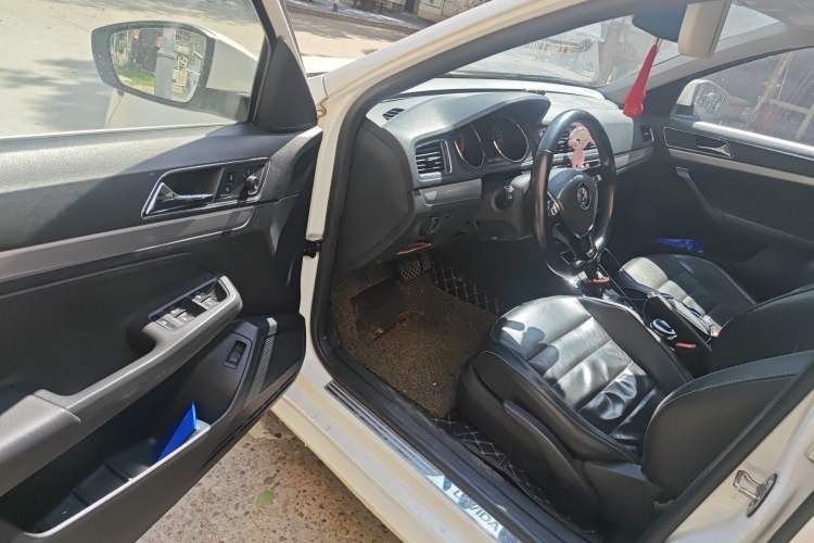 Used Volkswagen Lavida 2017 1.6L Automatic Comfort Edition
