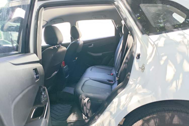 Used Venucia T70 2016 2.0L CVT Smart Choice Edition
