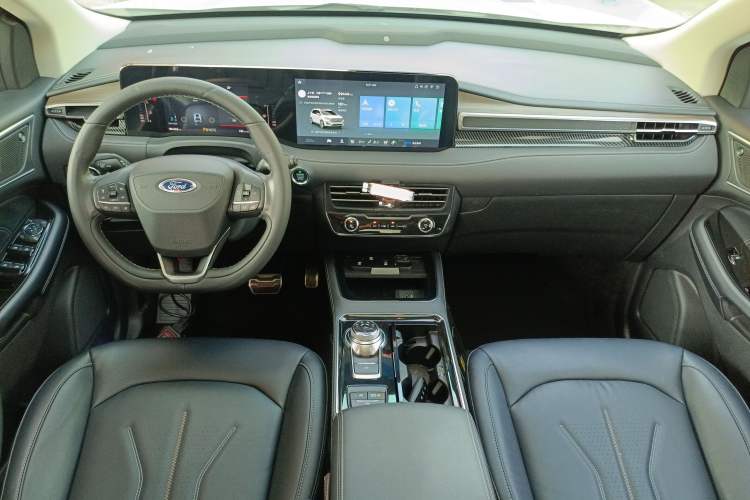 Used Ford Edge 2021 PLUS EcoBoost 245 Two-Wheel-Drive Titanium 7-Seater
