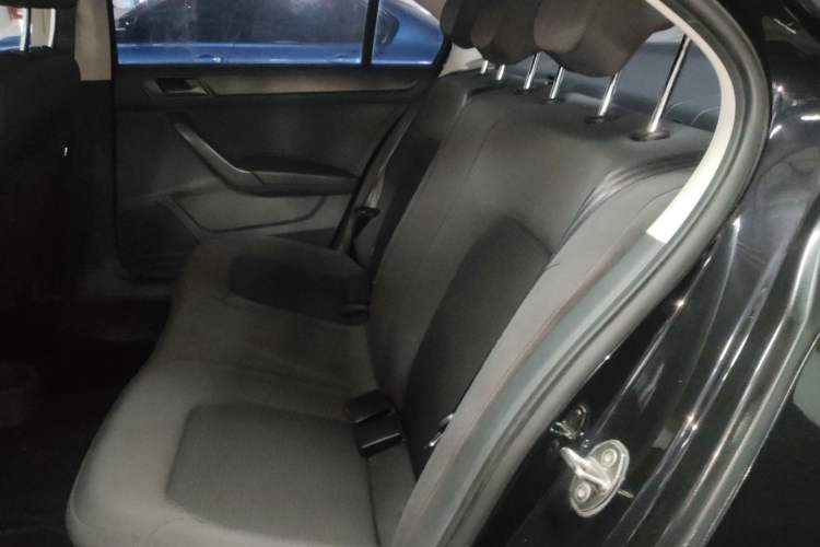 Used Volkswagen Santana 2015 1.6L Automatic Fashion Edition Left Rear Seat