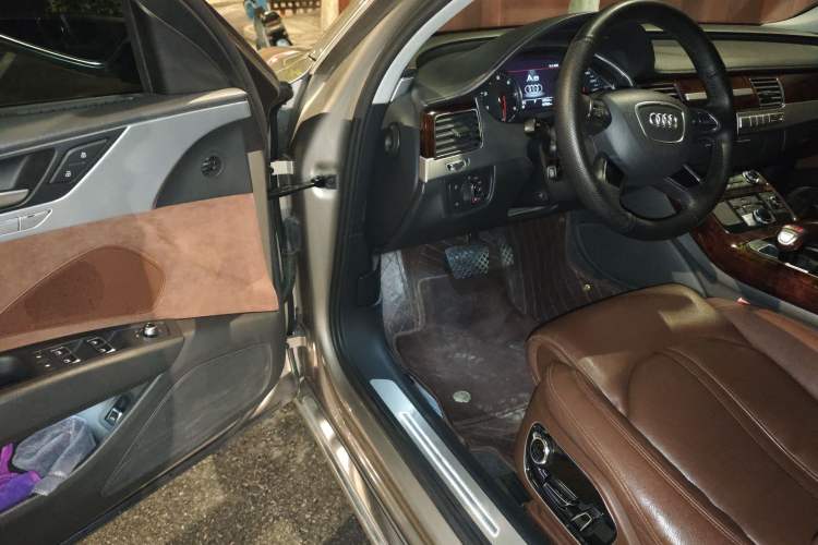 Used Audi A8 2013 A8L 45 TFSI quattro Comfort model
