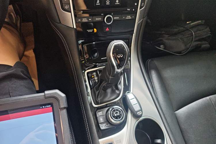 Used Infiniti Q50L 2018 2.0T Enjoyment Edition China V standard Gear Lever