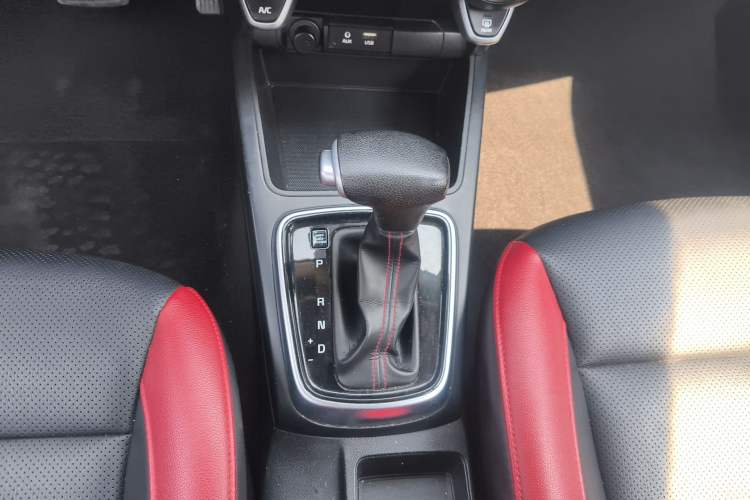 Used Kia KX Cross 2017 1.4L AT GLS Gear Lever