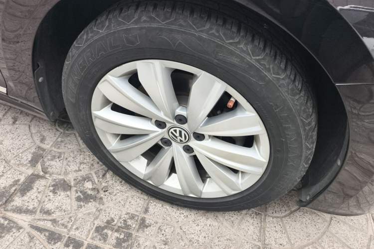 Used Volkswagen Passat 2019 330TSI Elite Edition China VI Right Front Wheel Hub