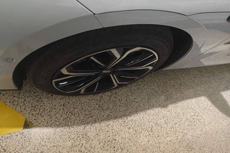 Used Geely Galaxy E8 2025 700 km Long-Range Intelligent Driving Version
